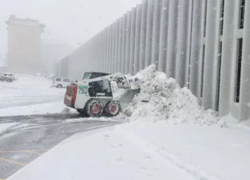 Plowing-movingsnow-skidloader-snow-confluencell-20190313_144143-20190313_144143 Plowing-movingsnow-skidloader-snow-confluencell-20190313_144143-20190313_144143